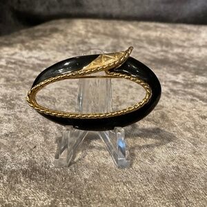Vintage Black and Gold Oval Shaped Brooch